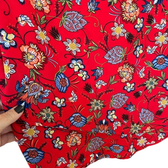 Chelsea & Theodore Red Floral Overlay Blouse Size Large - Picture 4 of 9